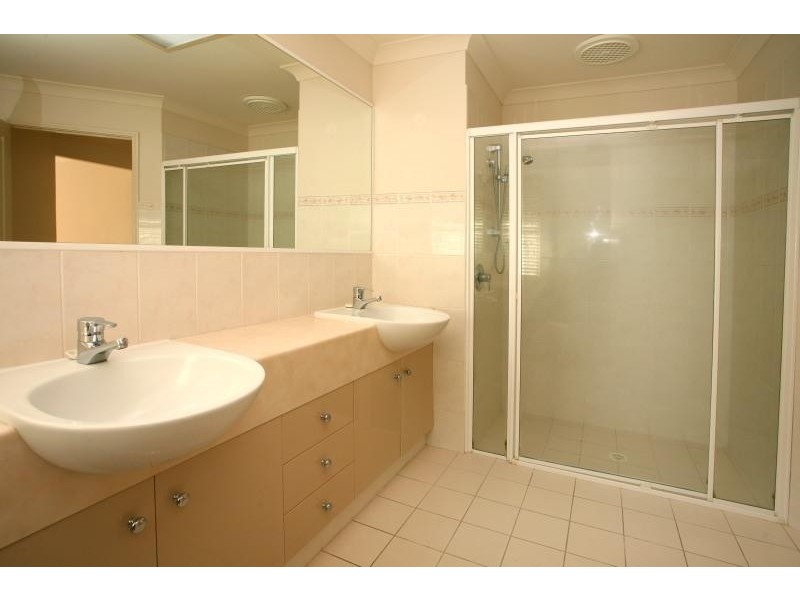 8 Mornington Terrace, Robina QLD 4226