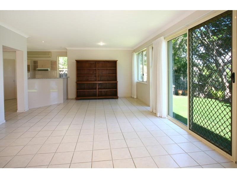 8 Mornington Terrace, Robina QLD 4226