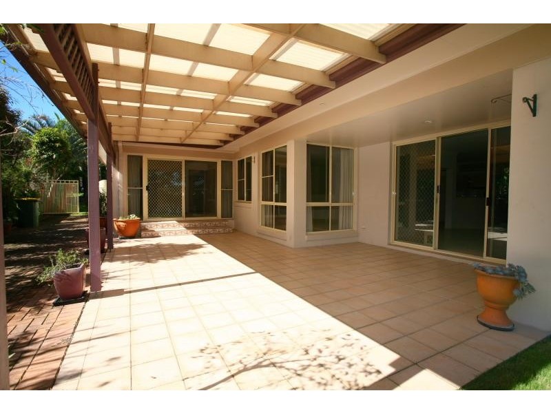 8 Mornington Terrace, Robina QLD 4226