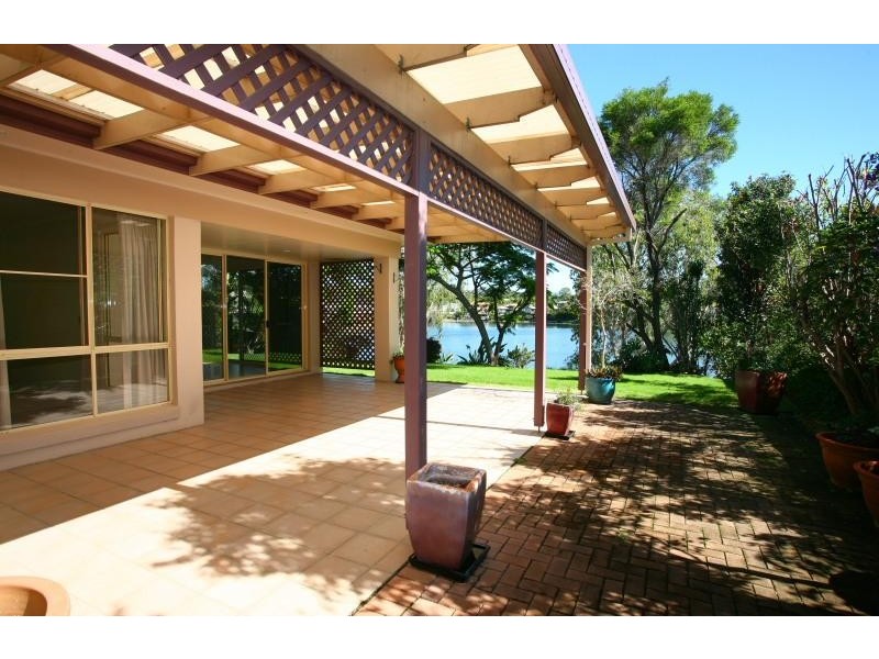 8 Mornington Terrace, Robina QLD 4226