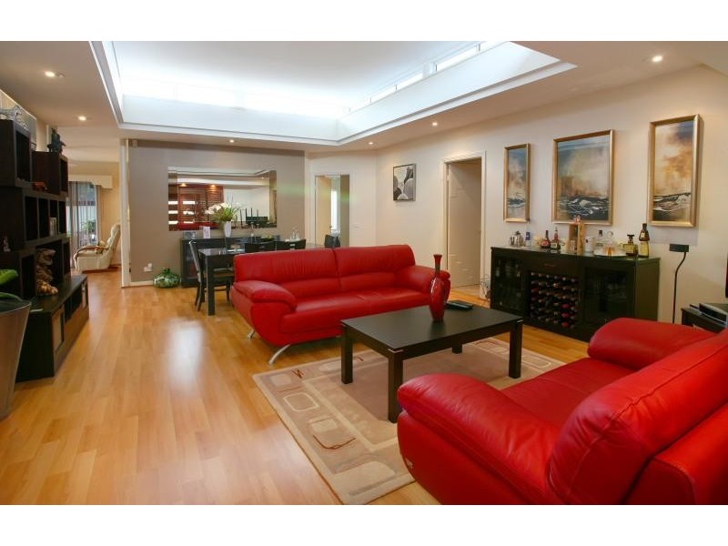 129 Santa Cruz Boulevard, Clear Island Waters QLD 4226