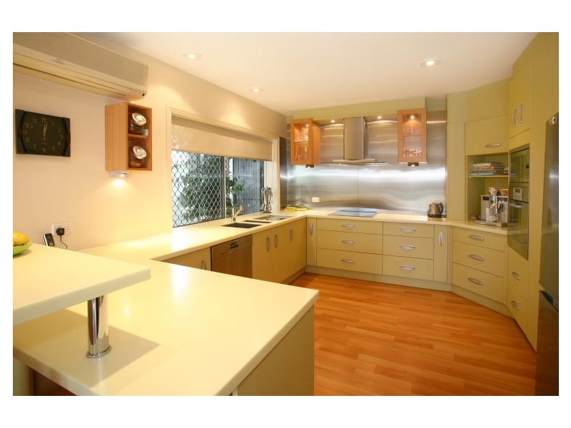 129 Santa Cruz Boulevard, Clear Island Waters QLD 4226