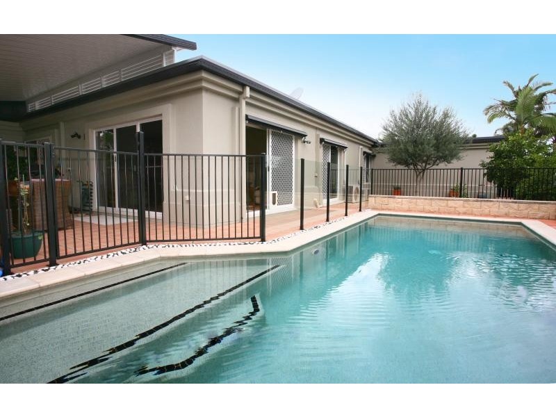 129 Santa Cruz Boulevard, Clear Island Waters QLD 4226