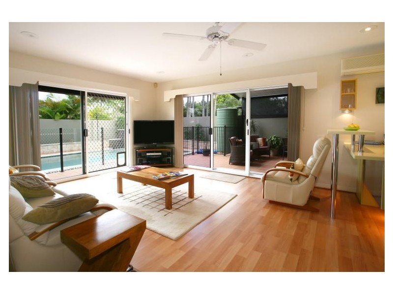 129 Santa Cruz Boulevard, Clear Island Waters QLD 4226