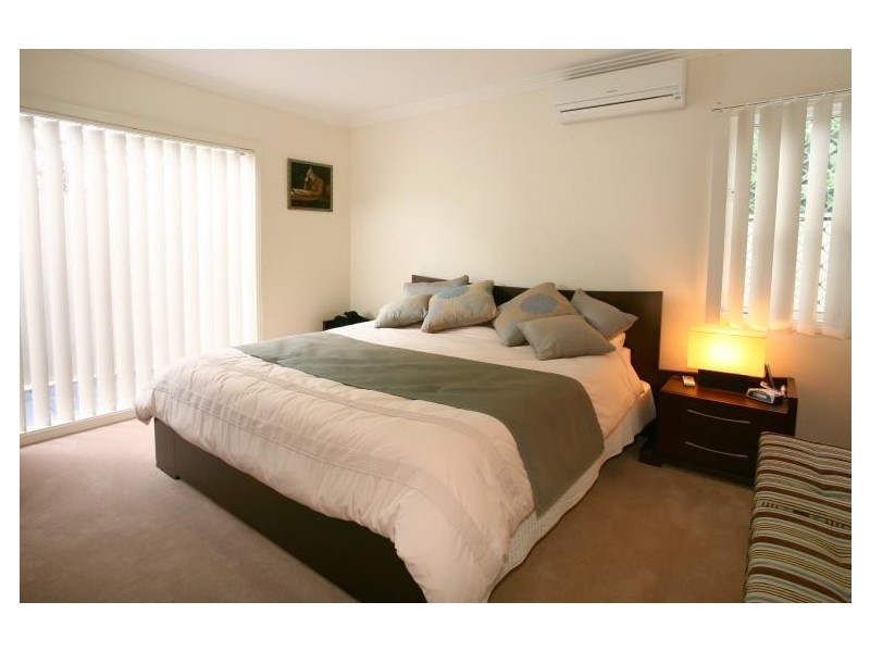 129 Santa Cruz Boulevard, Clear Island Waters QLD 4226