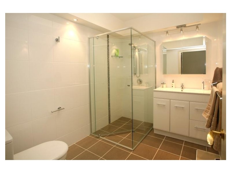 129 Santa Cruz Boulevard, Clear Island Waters QLD 4226