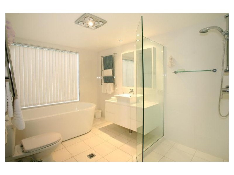 129 Santa Cruz Boulevard, Clear Island Waters QLD 4226