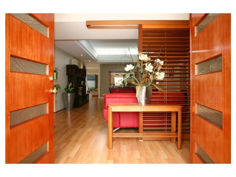 129 Santa Cruz Boulevard, Clear Island Waters QLD 4226