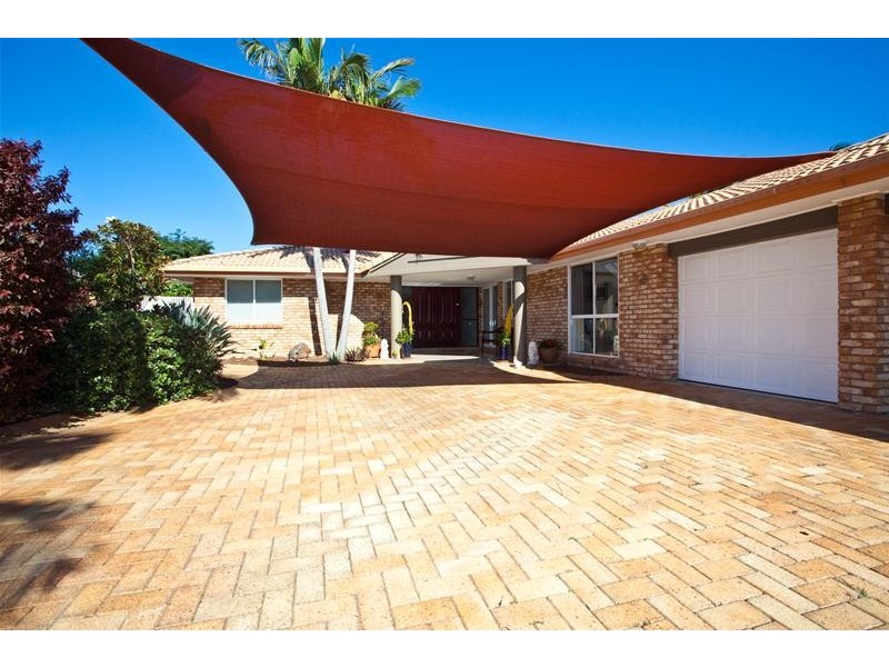 3 Monteclair Court, Mermaid Waters QLD 4218