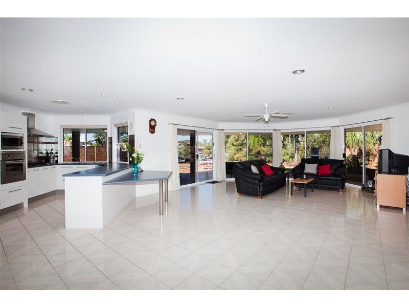 3 Monteclair Court, Mermaid Waters QLD 4218