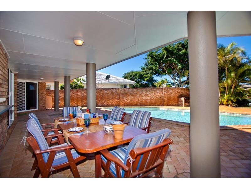 3 Monteclair Court, Mermaid Waters QLD 4218