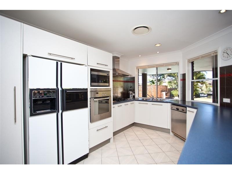 3 Monteclair Court, Mermaid Waters QLD 4218