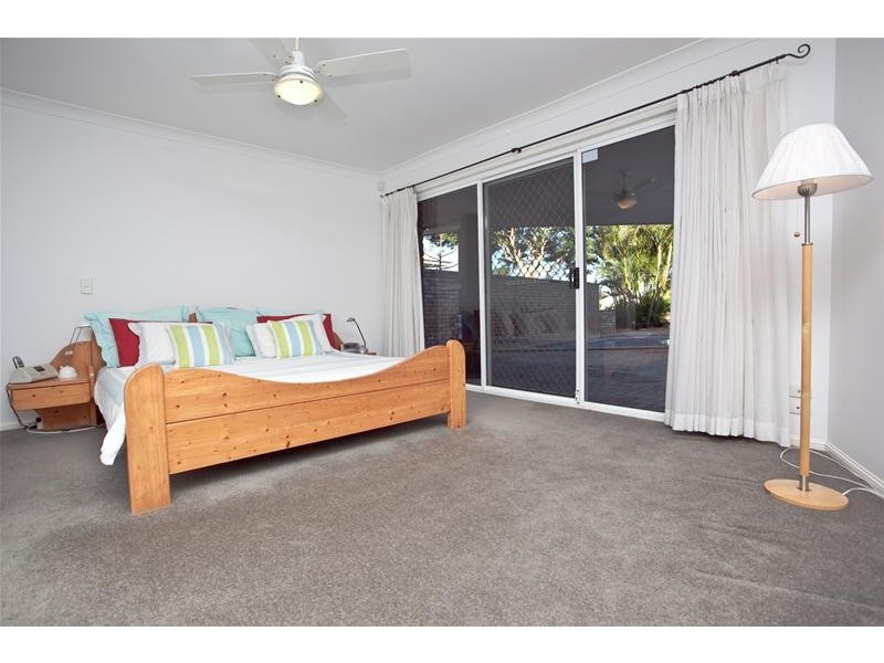 3 Monteclair Court, Mermaid Waters QLD 4218