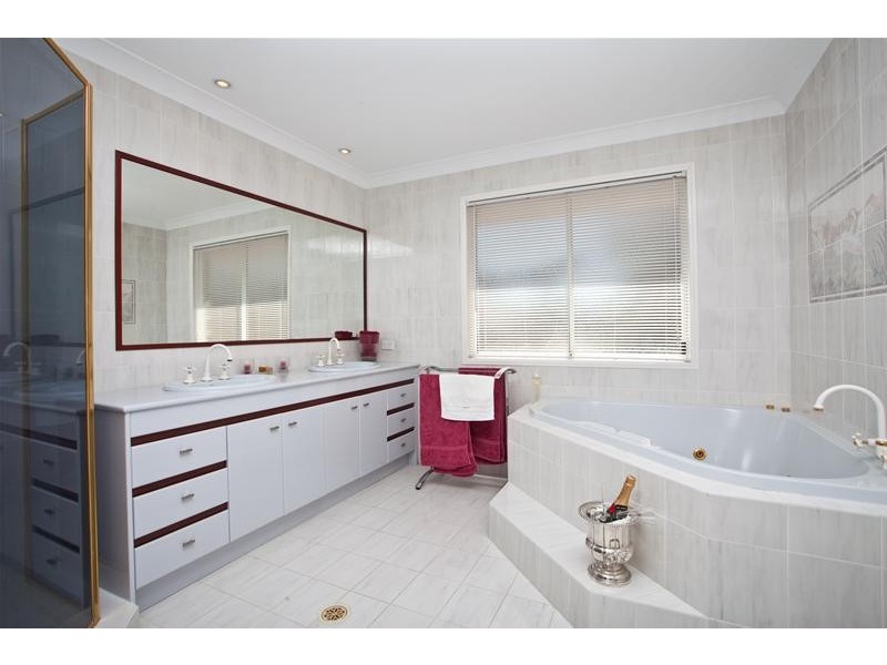 3 Monteclair Court, Mermaid Waters QLD 4218