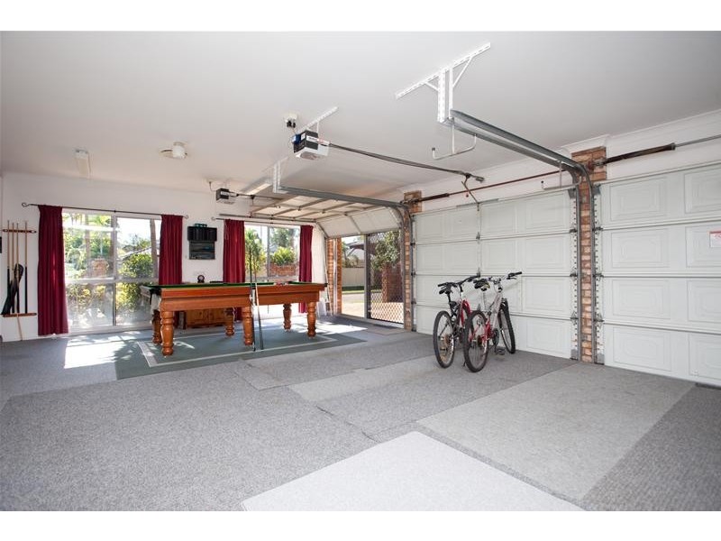 3 Monteclair Court, Mermaid Waters QLD 4218