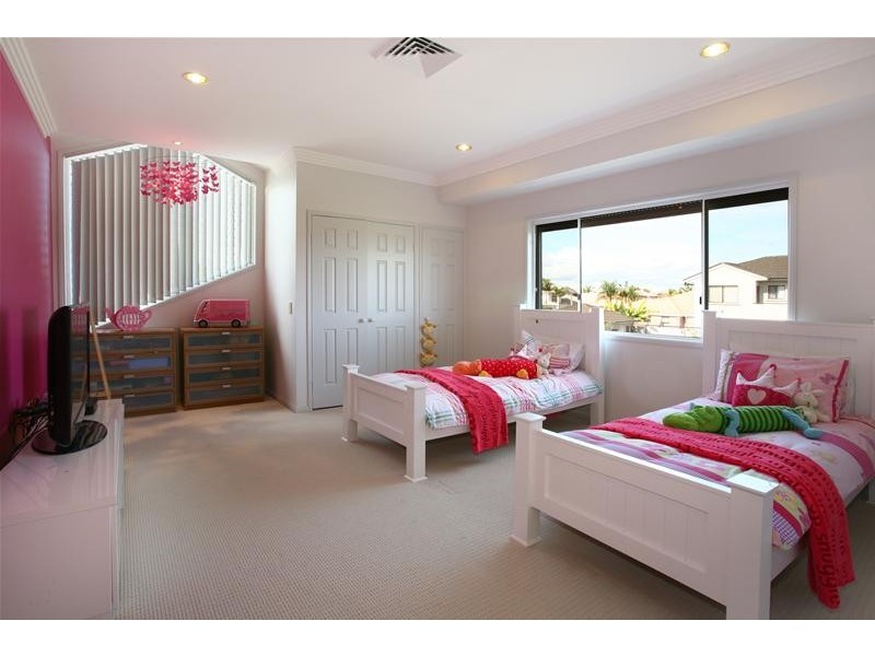 18 Tortuga Place, Clear Island Waters QLD 4226