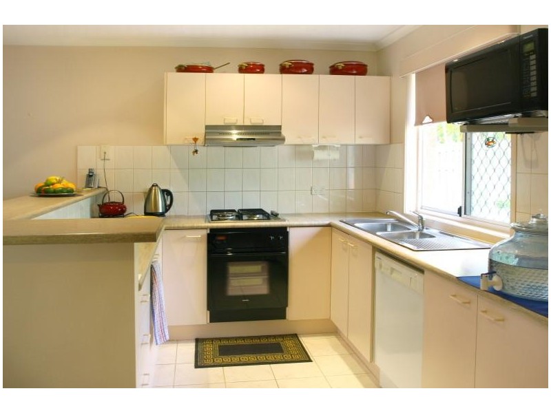 8 Prahran Court, Robina QLD 4226