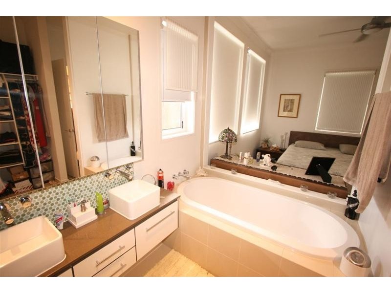 1/3030 The Boulevard, Carrara QLD 4211