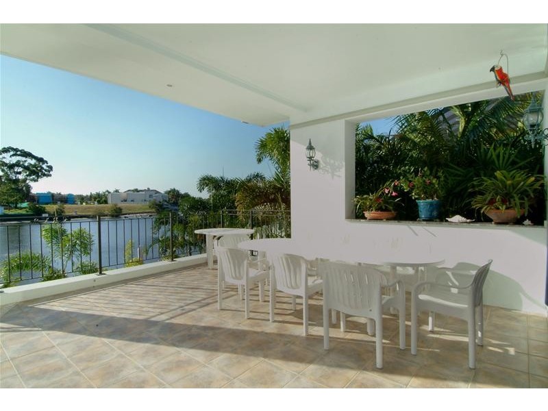 9 Ipsley Drive, Broadbeach Waters QLD 4218