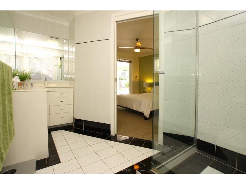 16 Wayville Place, Robina QLD 4226