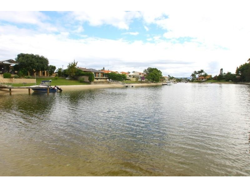 5 Andrew Avenue, Broadbeach Waters QLD 4218