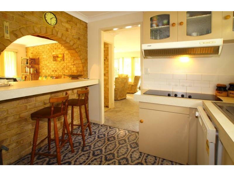 5 Andrew Avenue, Broadbeach Waters QLD 4218