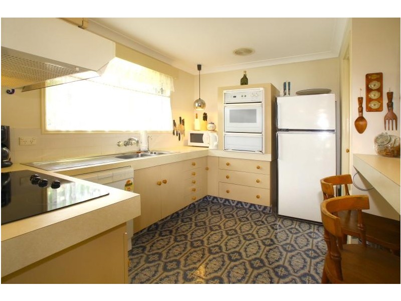 5 Andrew Avenue, Broadbeach Waters QLD 4218