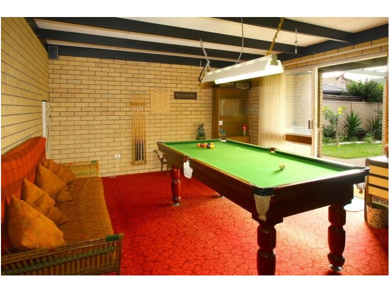 5 Andrew Avenue, Broadbeach Waters QLD 4218