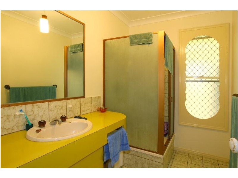 5 Andrew Avenue, Broadbeach Waters QLD 4218