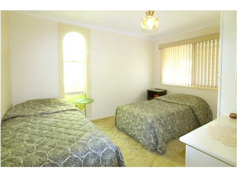 5 Andrew Avenue, Broadbeach Waters QLD 4218