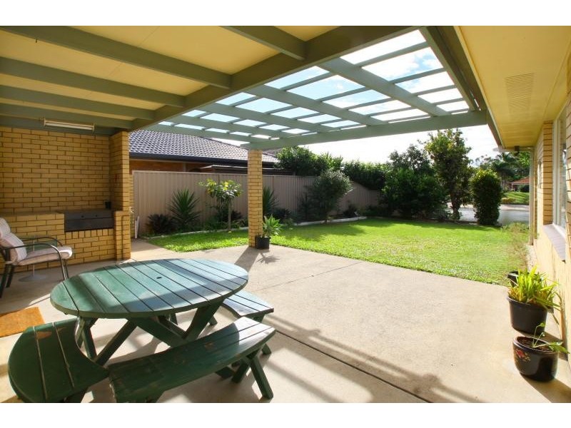 5 Andrew Avenue, Broadbeach Waters QLD 4218