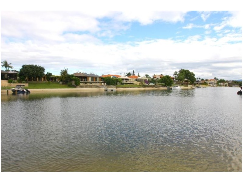 5 Andrew Avenue, Broadbeach Waters QLD 4218