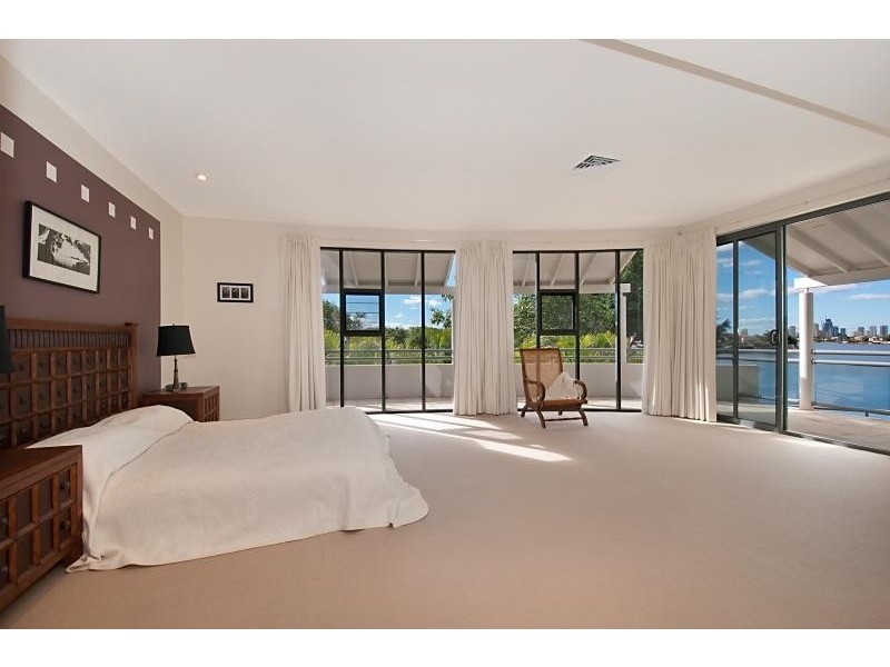 29 Istana View, Clear Island Waters QLD 4226