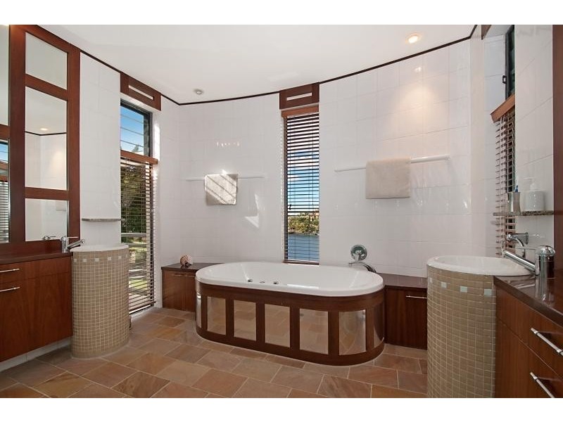 29 Istana View, Clear Island Waters QLD 4226
