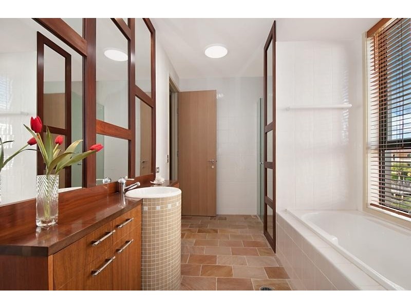 29 Istana View, Clear Island Waters QLD 4226