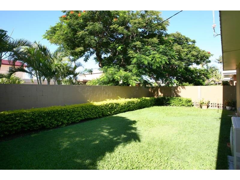 12 Bahia Court, Broadbeach Waters QLD 4218