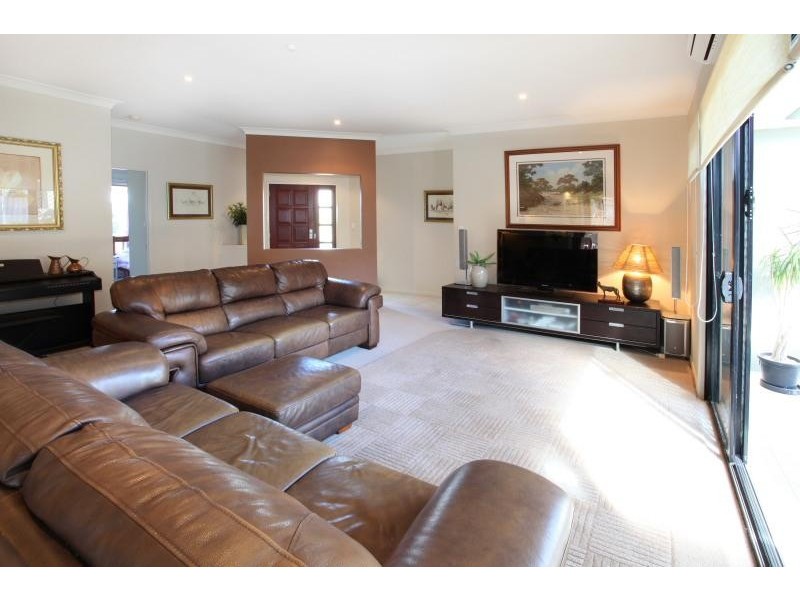 3 Morea Court, Varsity Lakes QLD 4227