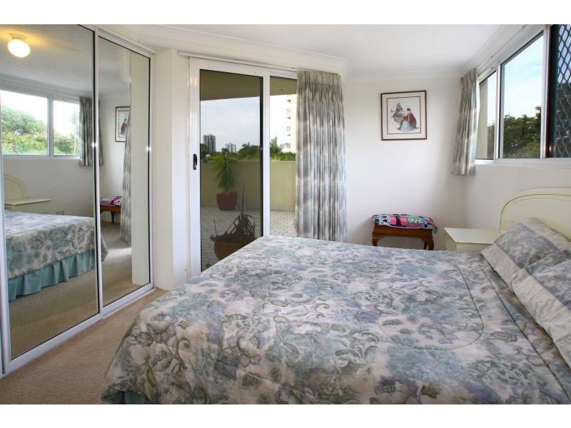 4/56 Hooker Boulevard, Mermaid Waters QLD 4218