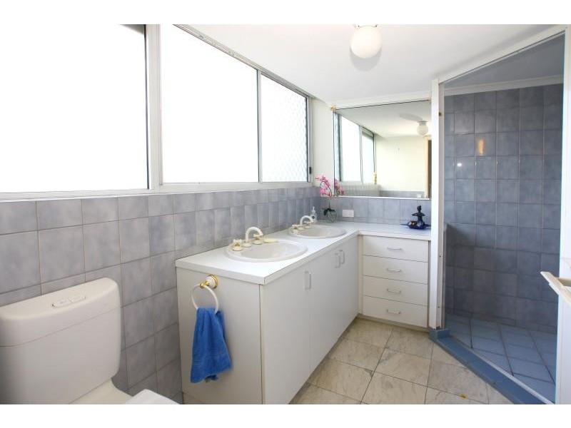 4/56 Hooker Boulevard, Mermaid Waters QLD 4218