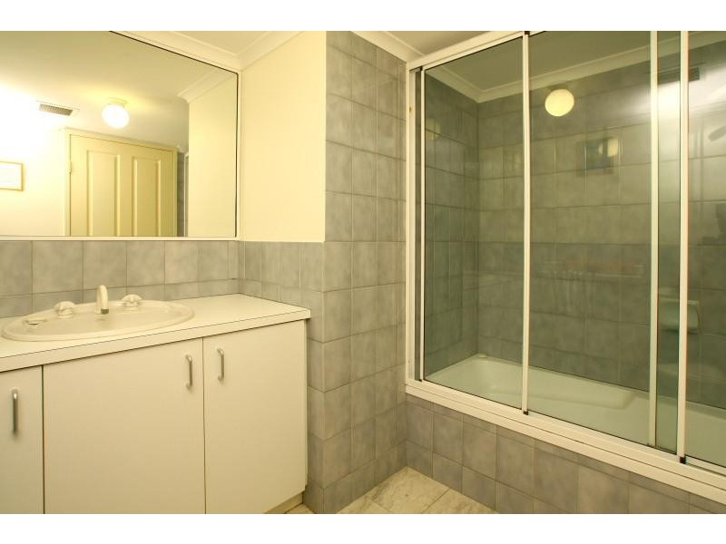 4/56 Hooker Boulevard, Mermaid Waters QLD 4218