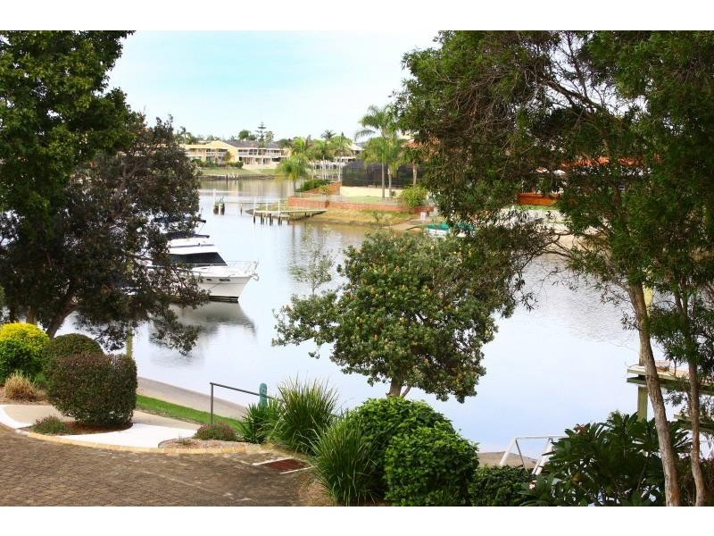 4/56 Hooker Boulevard, Mermaid Waters QLD 4218