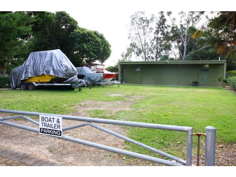 4/56 Hooker Boulevard, Mermaid Waters QLD 4218