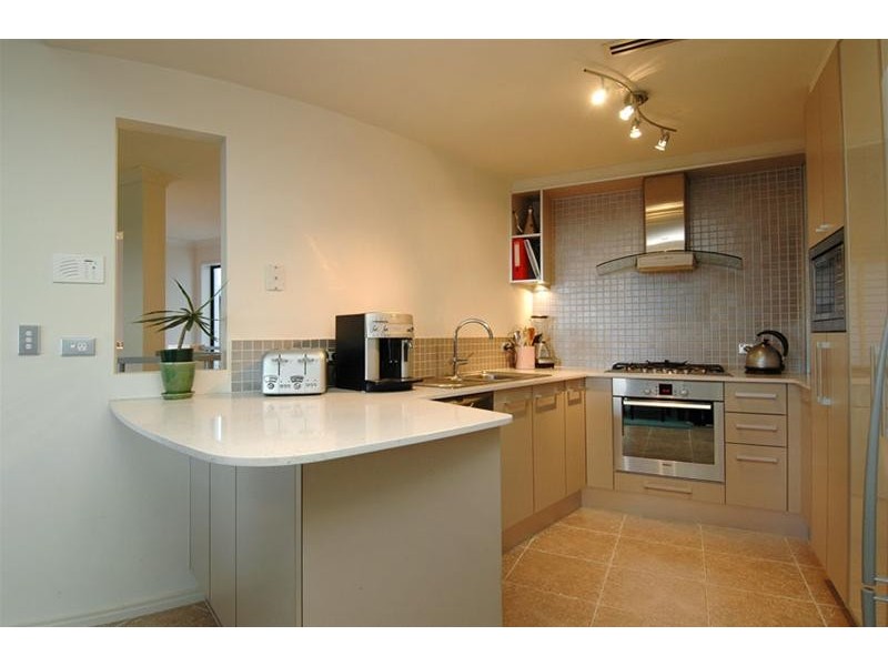 3302 Central Place, Carrara QLD 4211