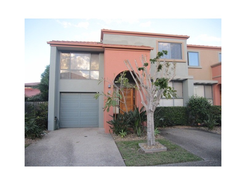 9/20 Fairway Drive, Clear Island Waters QLD 4226