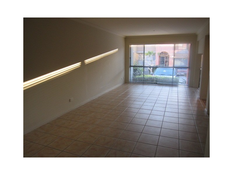 9/20 Fairway Drive, Clear Island Waters QLD 4226