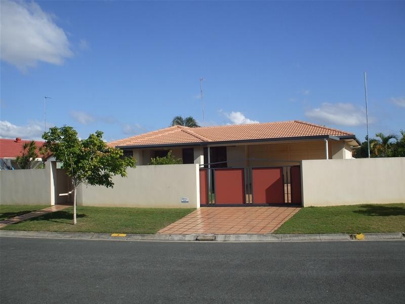 8 Intrepid Drive, Mermaid Waters QLD 4218