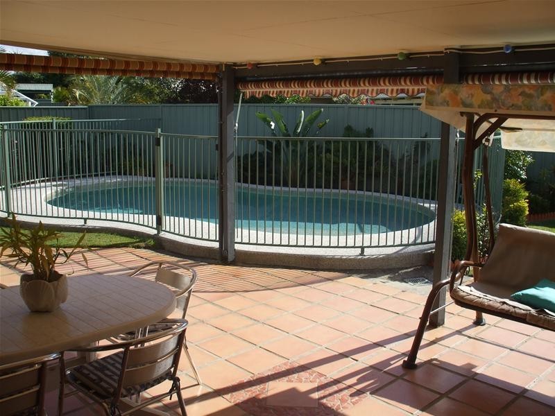 8 Intrepid Drive, Mermaid Waters QLD 4218