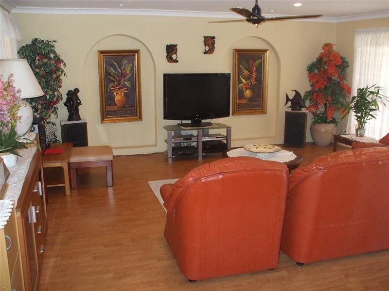 8 Intrepid Drive, Mermaid Waters QLD 4218