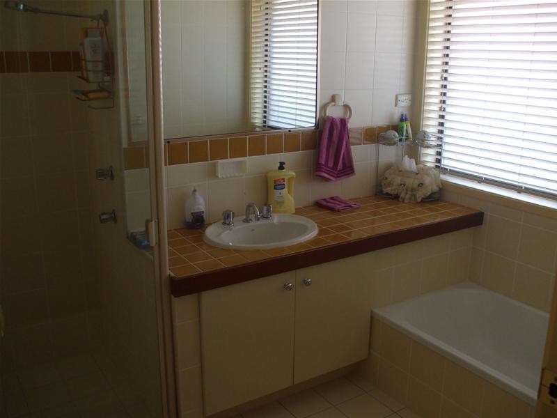 8 Intrepid Drive, Mermaid Waters QLD 4218