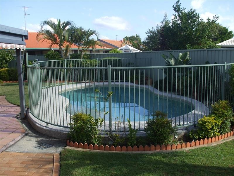 8 Intrepid Drive, Mermaid Waters QLD 4218